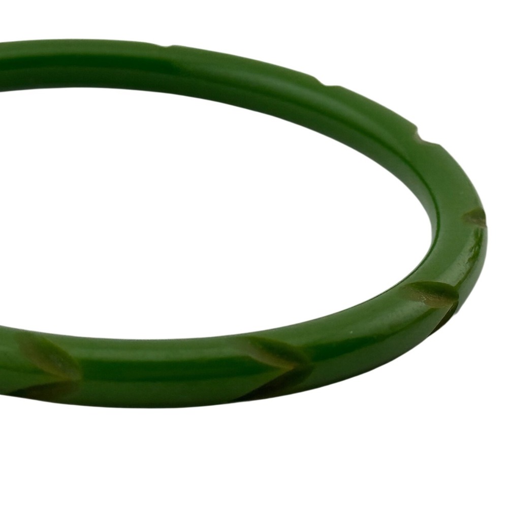 Vintage Green Bakelite Thin‎ Carved Bangle Bracelet